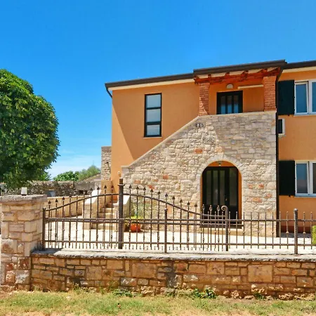 בית נופש Petrovic By Interhome Kaštelir