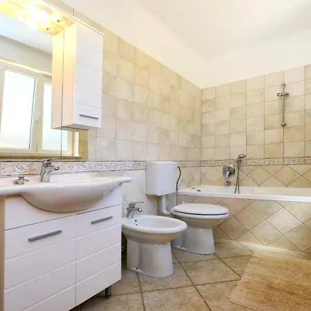 בית נופש Petrovic By Interhome