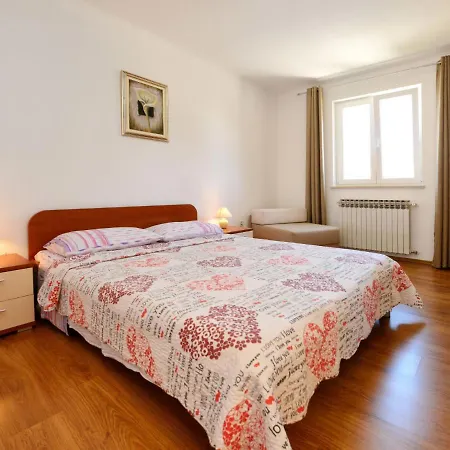 Petrovic By Interhome בית נופש Kaštelir